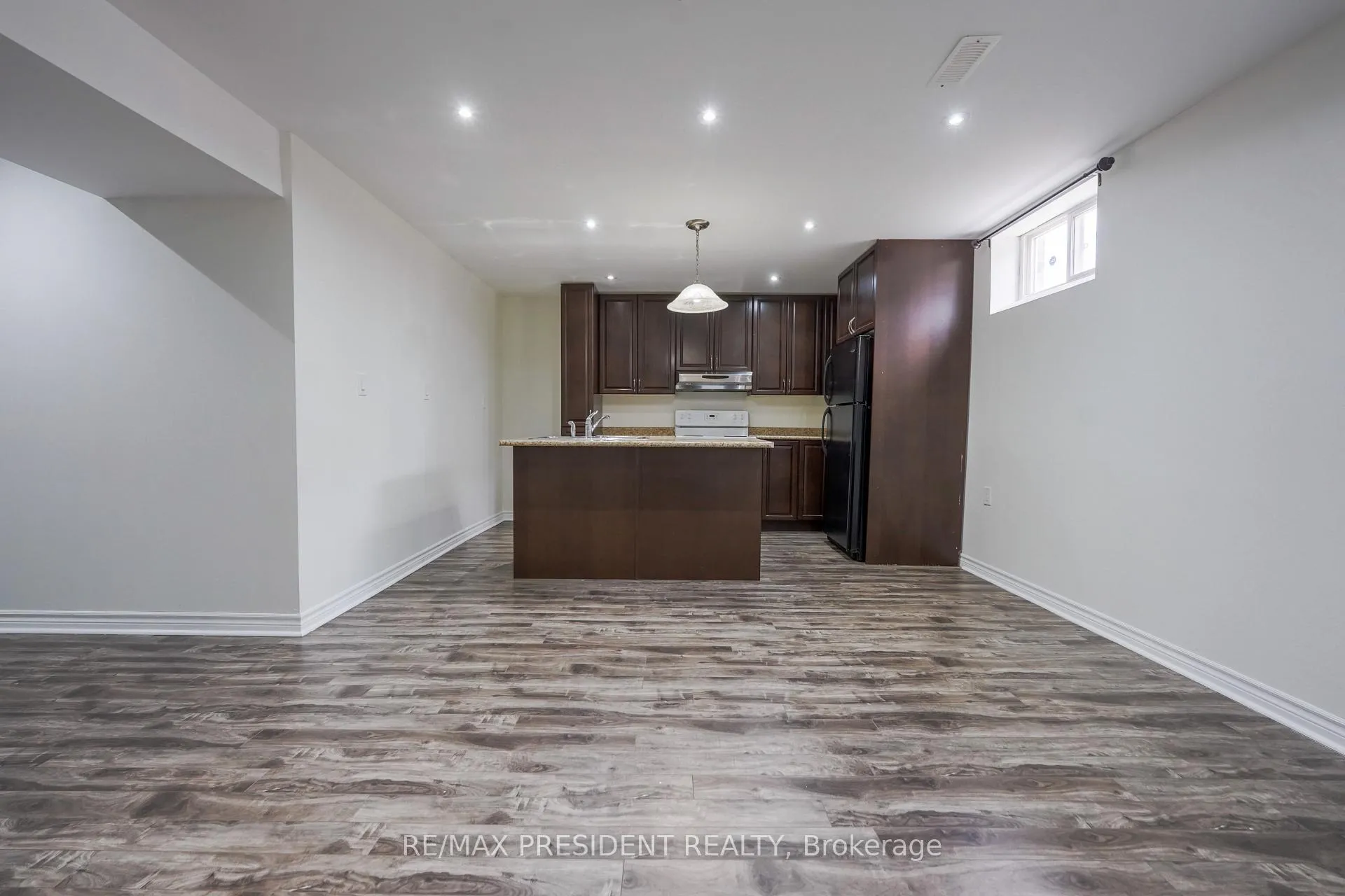 Photo 29 of 16 Bassett Crescent, Brampton, Credit Valley — HOMEH
