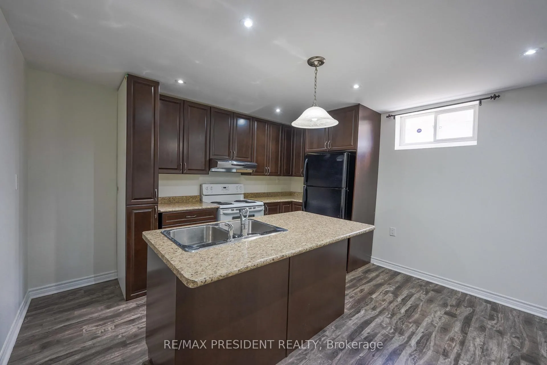 Photo 31 of 16 Bassett Crescent, Brampton, Credit Valley — HOMEH