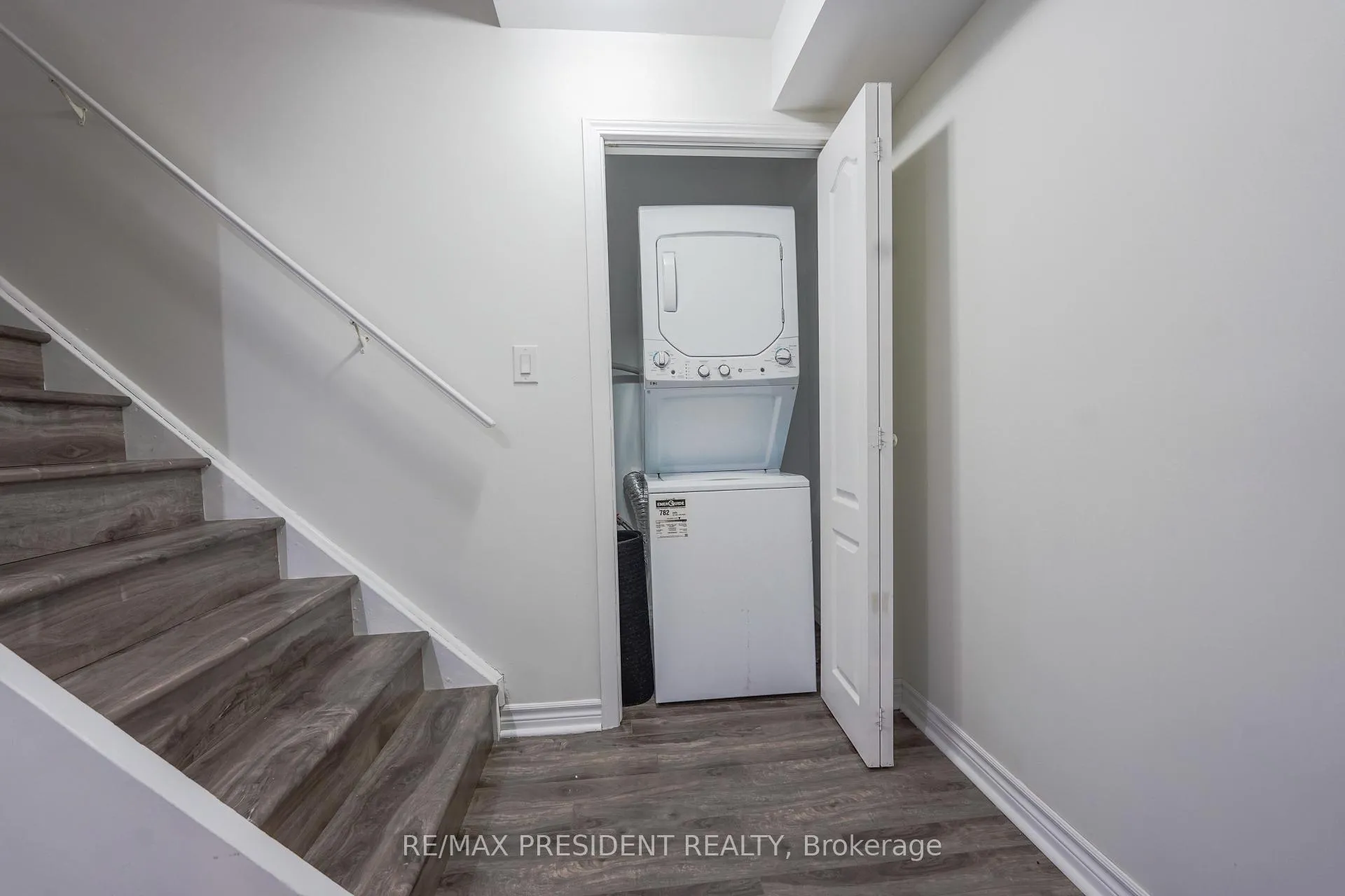 Photo 35 of 16 Bassett Crescent, Brampton, Credit Valley — HOMEH