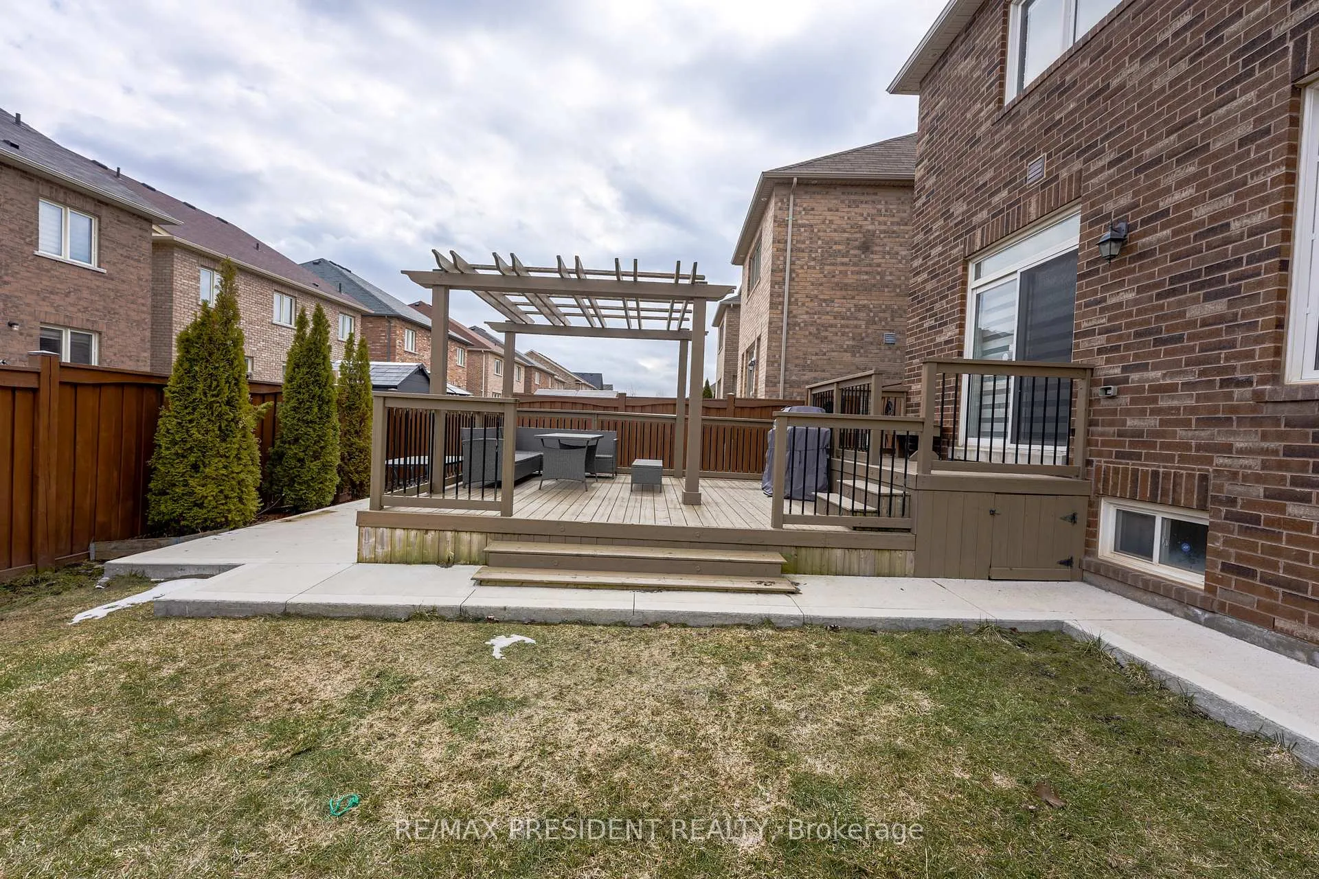 Photo 39 of 16 Bassett Crescent, Brampton, Credit Valley — HOMEH