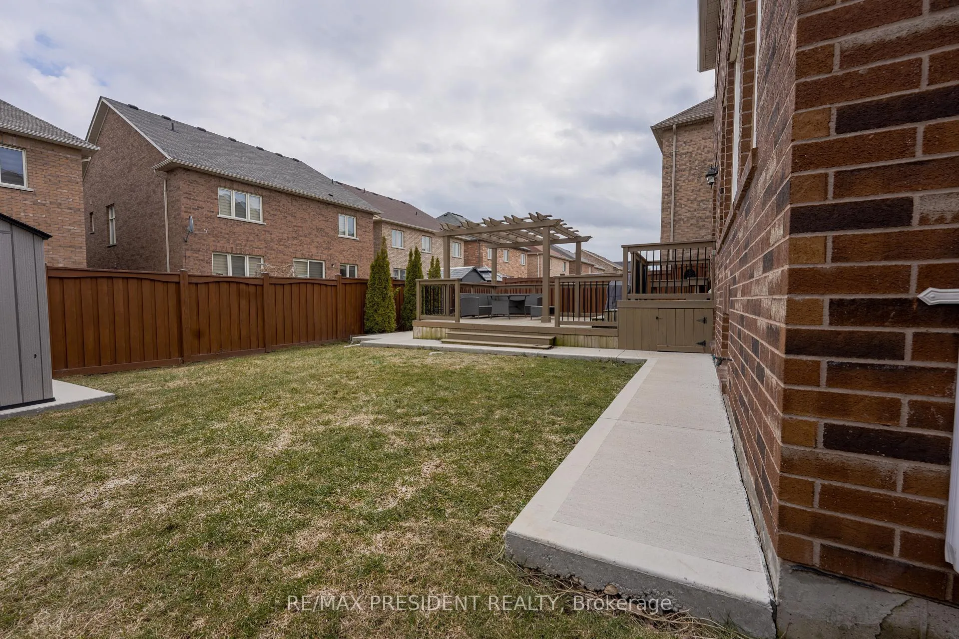 Photo 41 of 16 Bassett Crescent, Brampton, Credit Valley — HOMEH