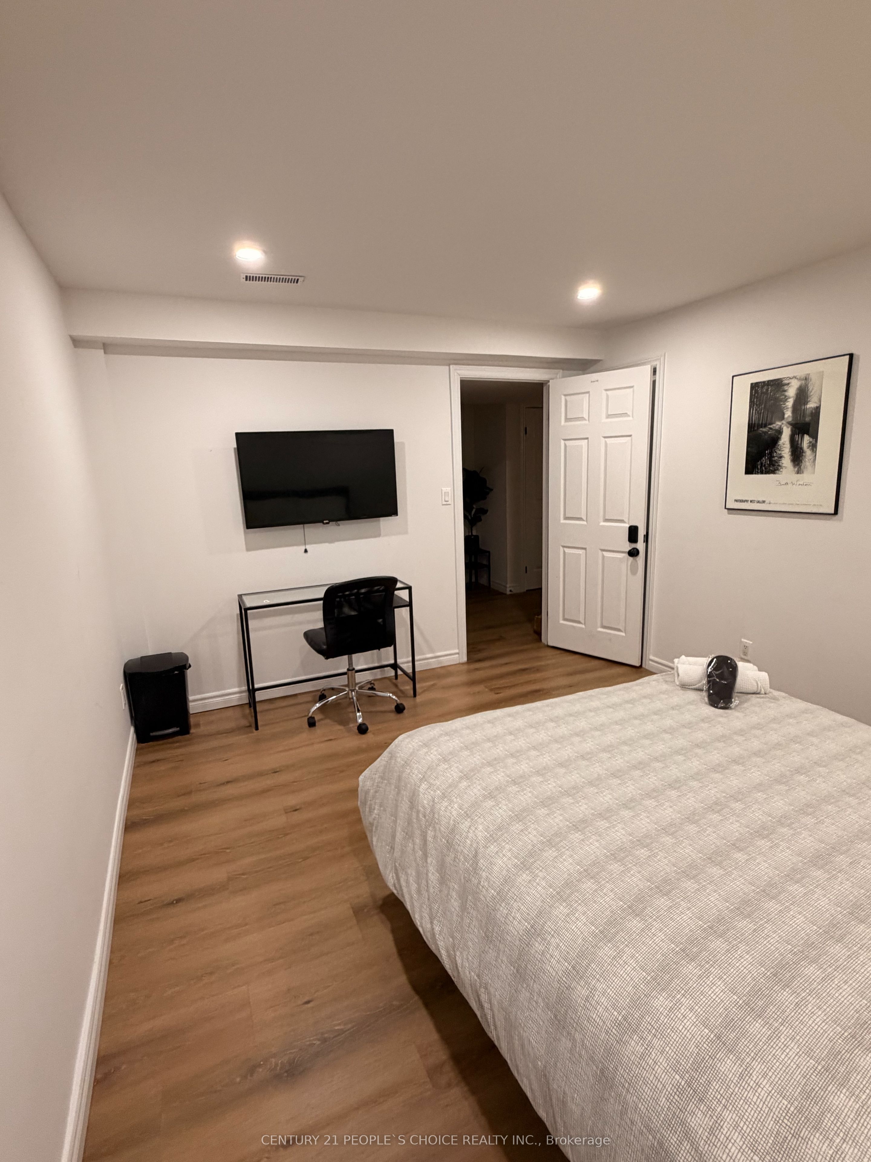 Photo 4 of Unit Bsmt, 43 Bordeaux Circuit, Etobicoke, West Humber-Clairville — HOMEH