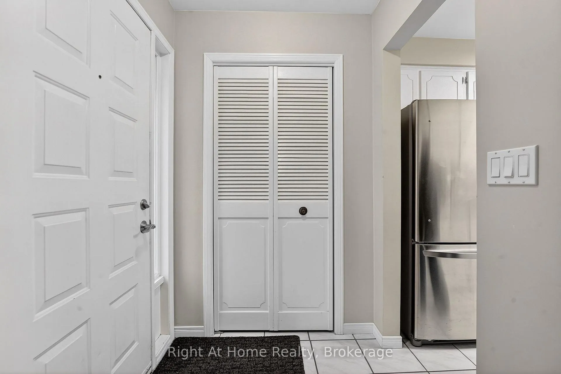 Photo 5 of 16 Dundee Drive, St. Catharines, Secord Woods — HOMEH