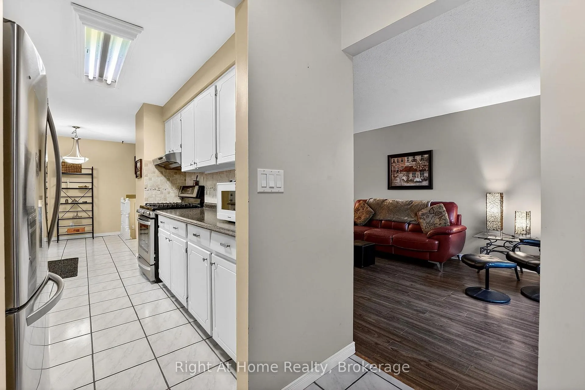 Photo 6 of 16 Dundee Drive, St. Catharines, Secord Woods — HOMEH
