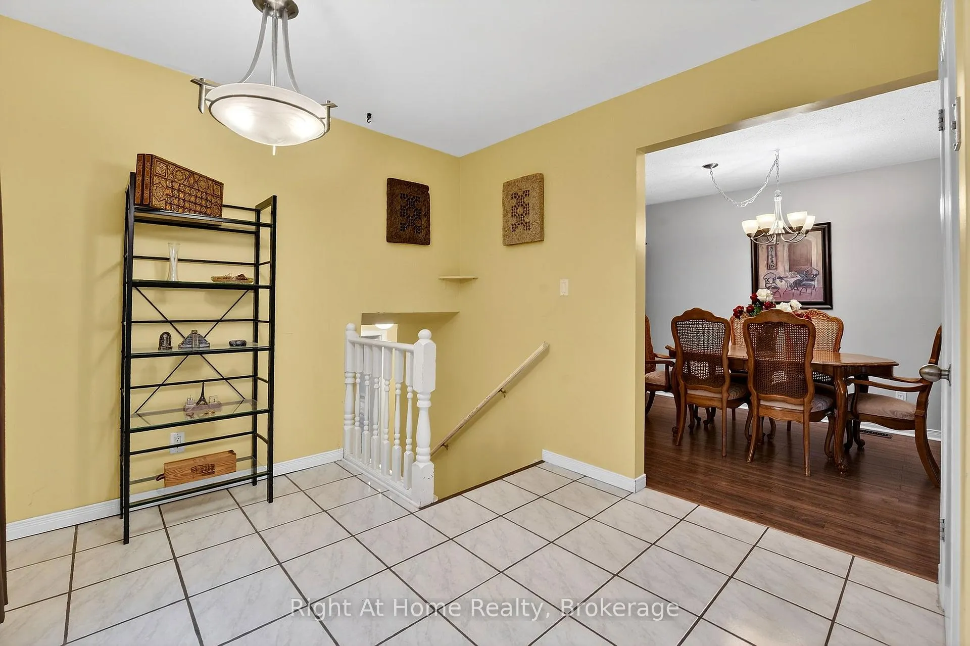 Photo 17 of 16 Dundee Drive, St. Catharines, Secord Woods — HOMEH