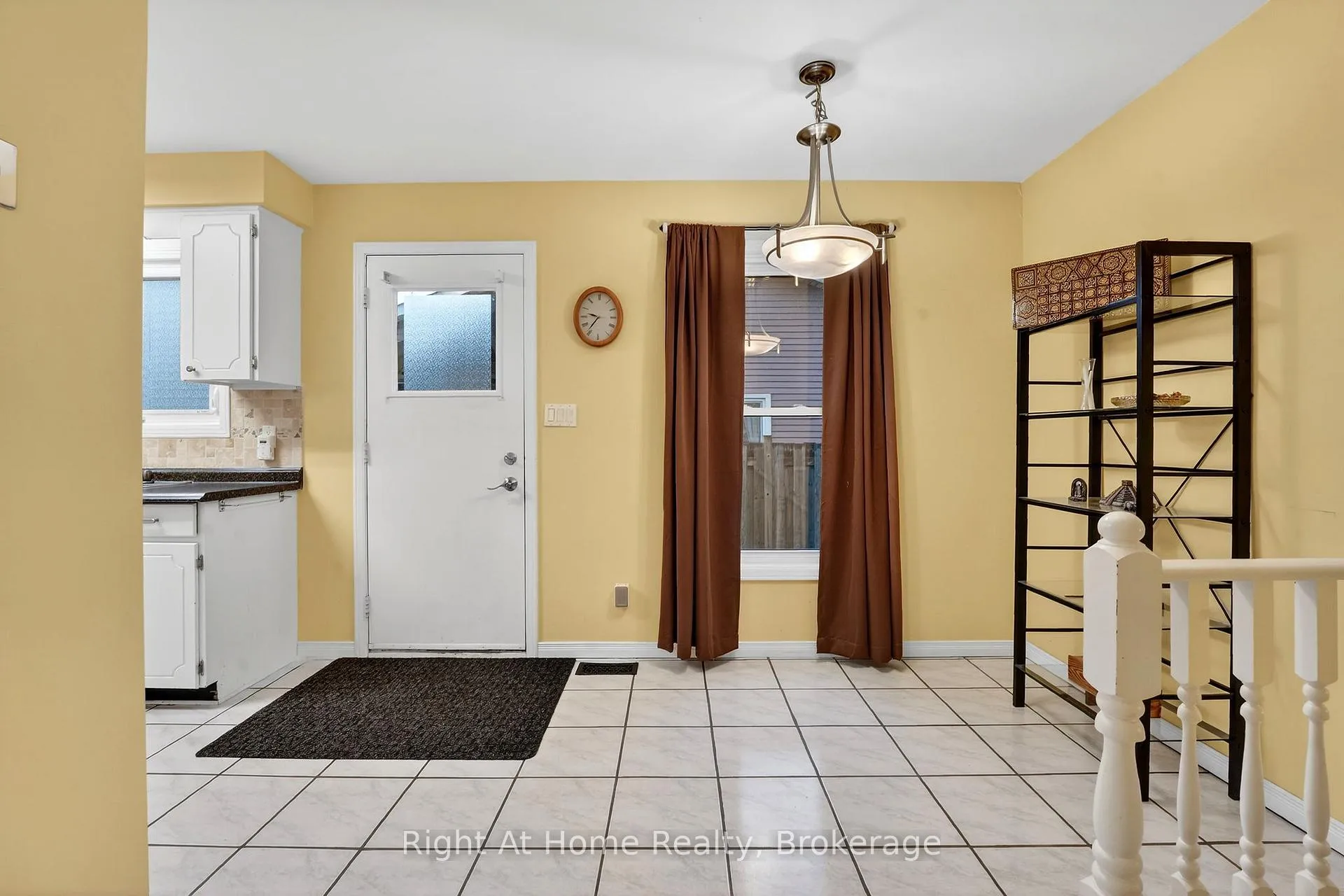 Photo 18 of 16 Dundee Drive, St. Catharines, Secord Woods — HOMEH