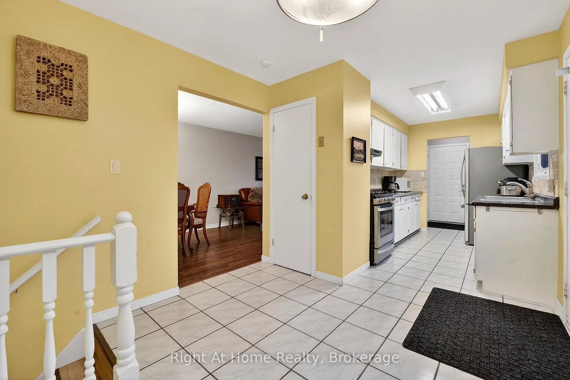 Photo 20 of 16 Dundee Drive, St. Catharines, Secord Woods — HOMEH