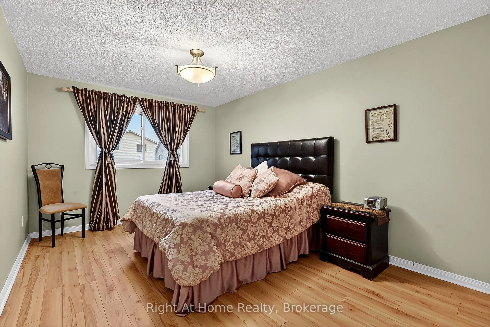 Photo 24 of 16 Dundee Drive, St. Catharines, Secord Woods — HOMEH