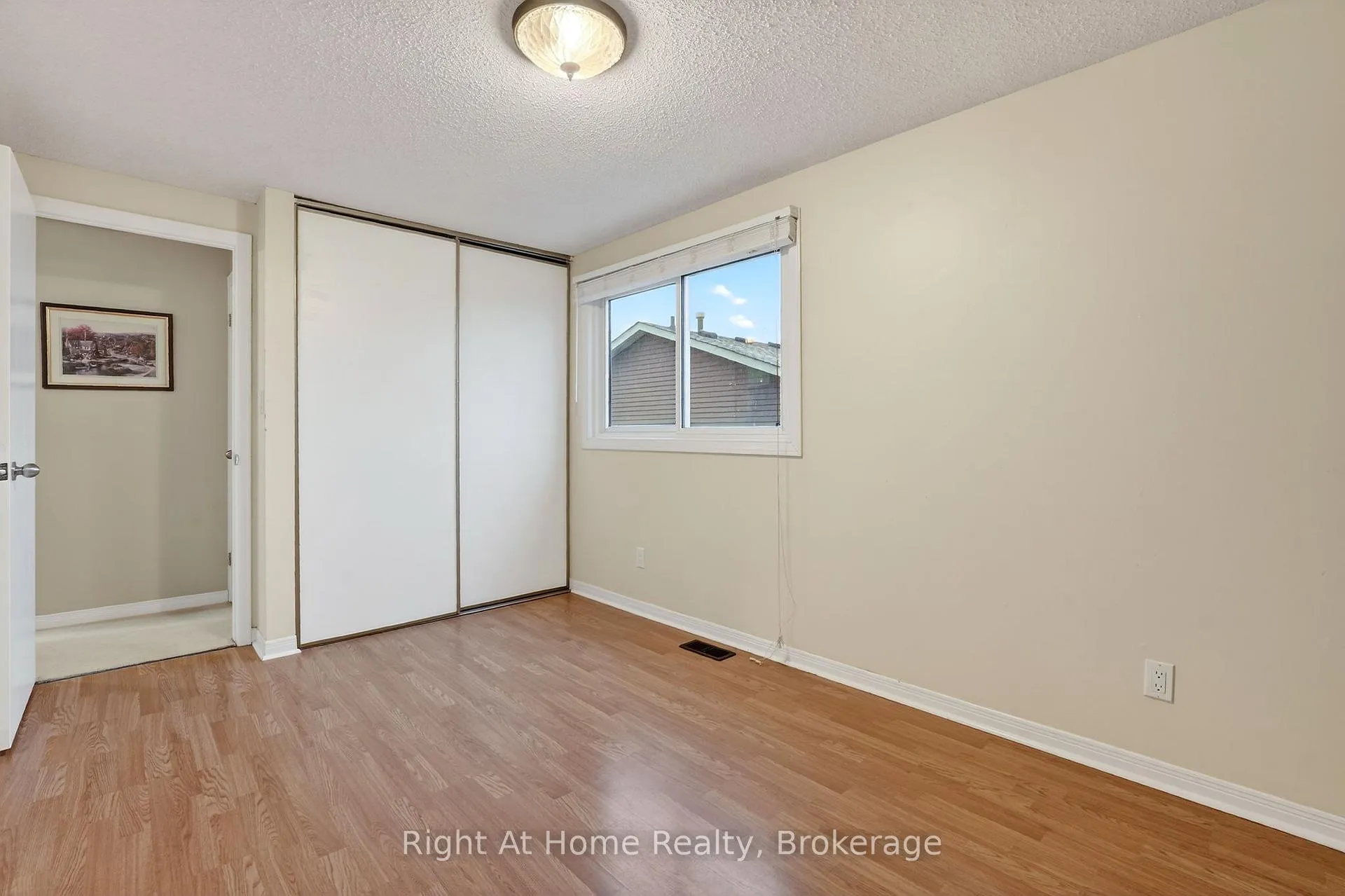 Photo 28 of 16 Dundee Drive, St. Catharines, Secord Woods — HOMEH