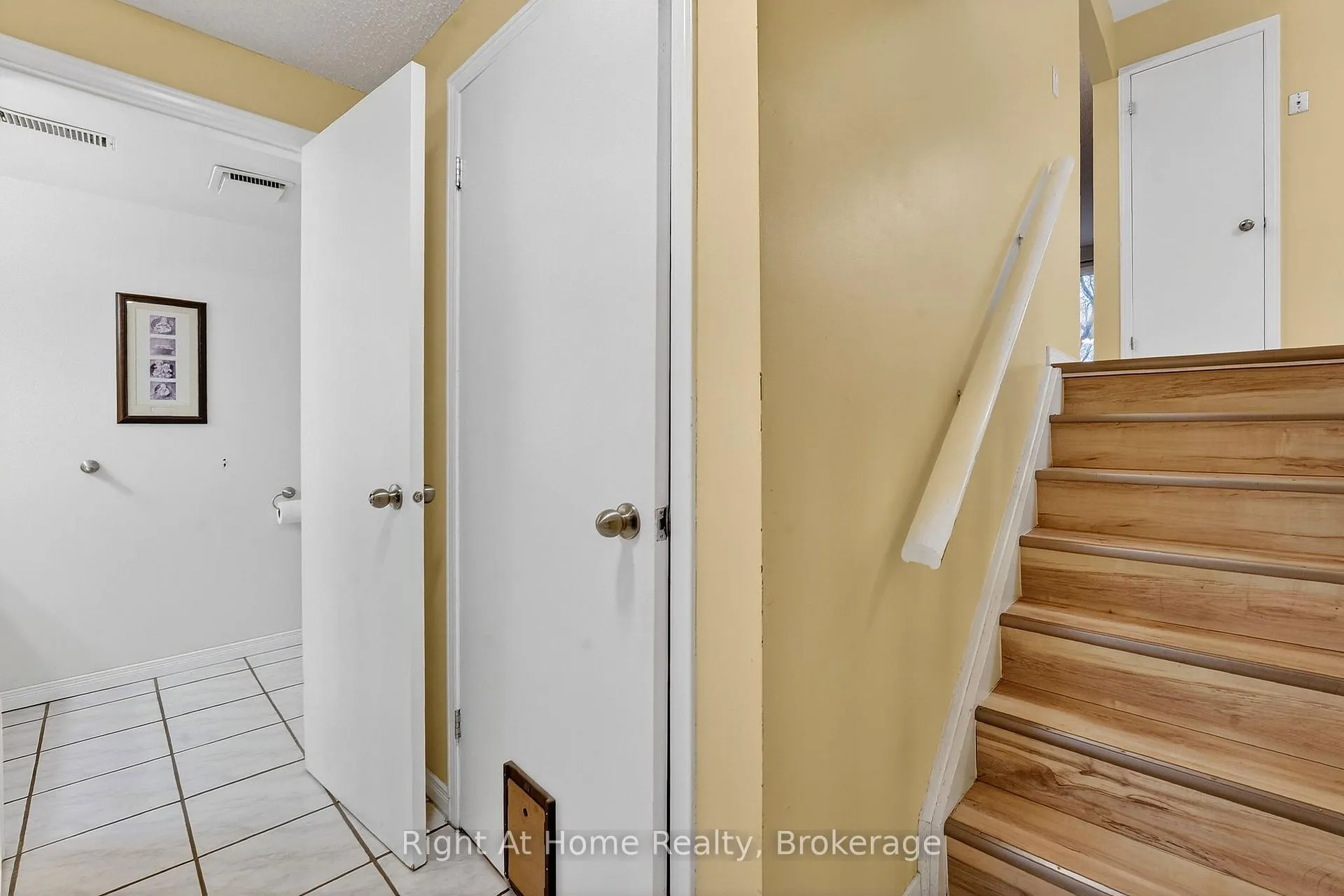 Photo 29 of 16 Dundee Drive, St. Catharines, Secord Woods — HOMEH