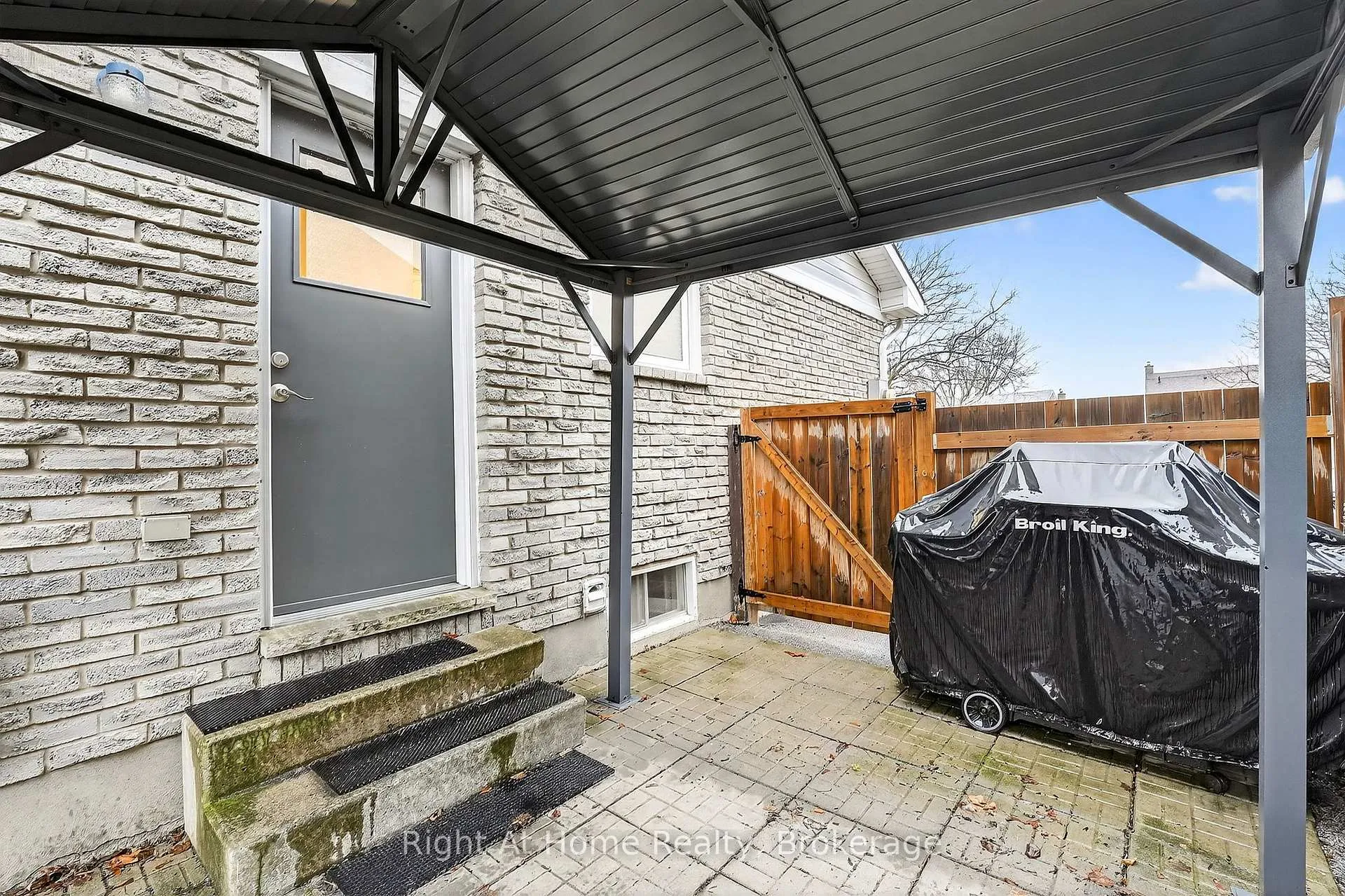 Photo 38 of 16 Dundee Drive, St. Catharines, Secord Woods — HOMEH