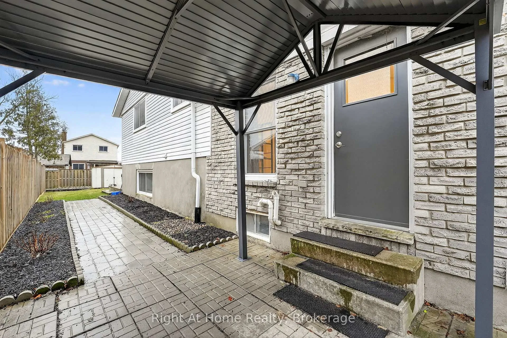 Photo 39 of 16 Dundee Drive, St. Catharines, Secord Woods — HOMEH