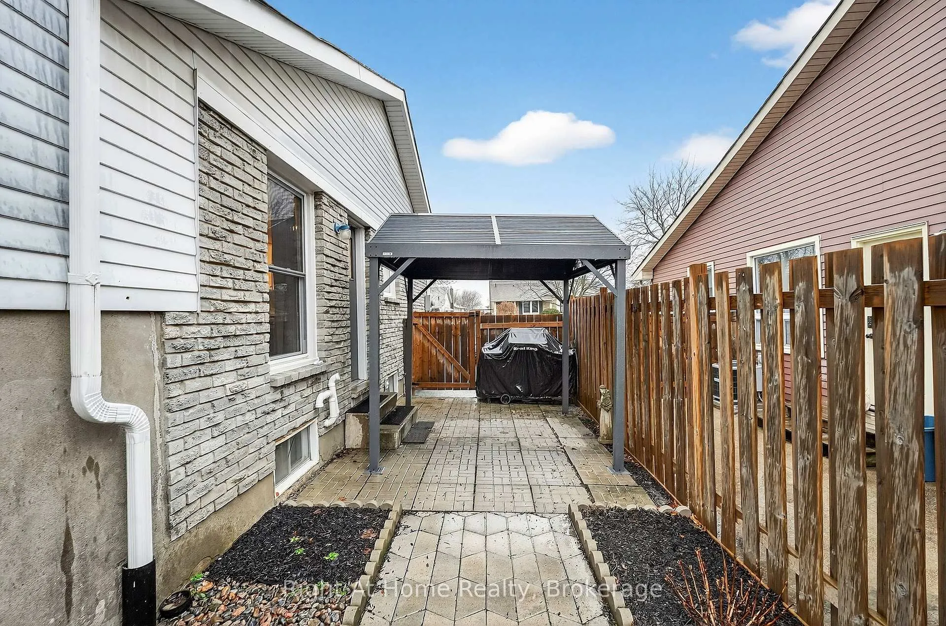 Photo 41 of 16 Dundee Drive, St. Catharines, Secord Woods — HOMEH