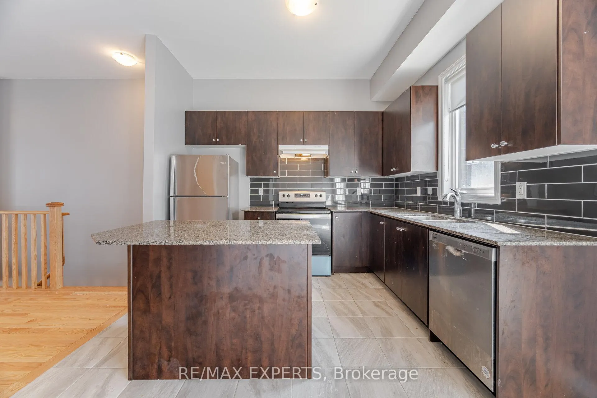 Photo 1 of 2 Gold Creek Street, Vaughan, Kleinburg — HOMEH