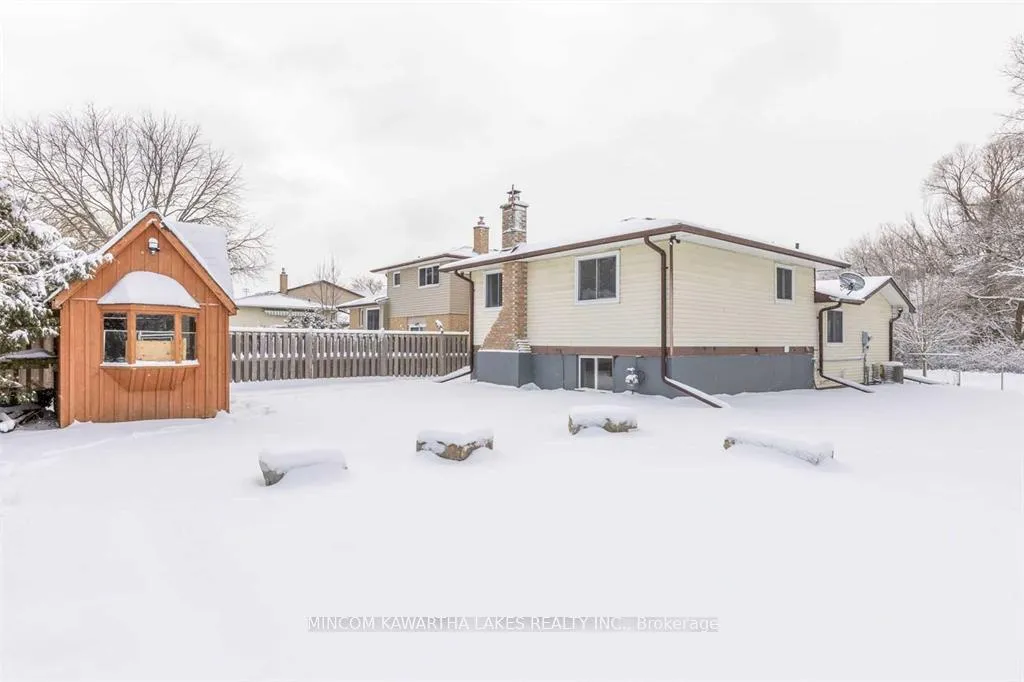 Photo 3 of 899 Ashdale Crescent W, Peterborough, Ashburnham Ward 4 — HOMEH