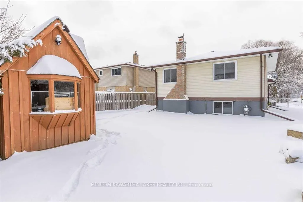 Photo 4 of 899 Ashdale Crescent W, Peterborough, Ashburnham Ward 4 — HOMEH