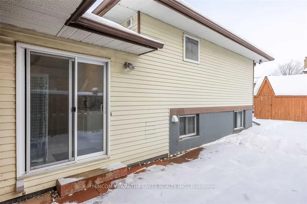 Photo 6 of 899 Ashdale Crescent W, Peterborough, Ashburnham Ward 4 — HOMEH