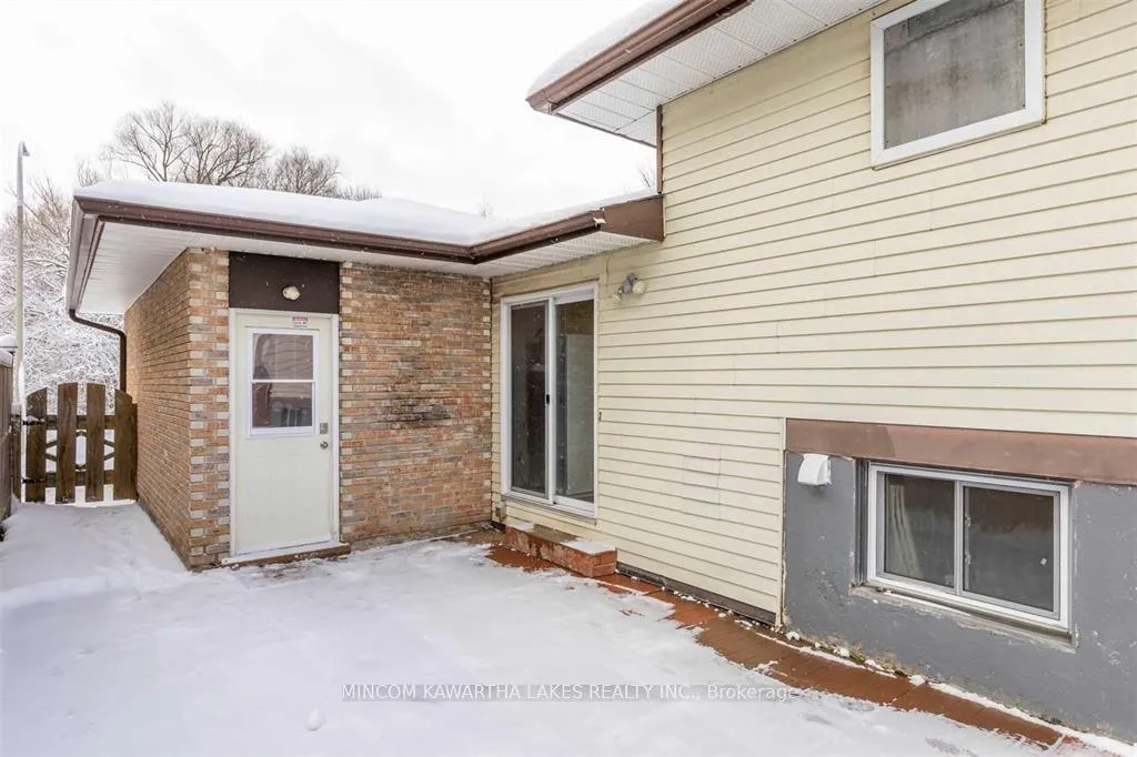 Photo 7 of 899 Ashdale Crescent W, Peterborough, Ashburnham Ward 4 — HOMEH