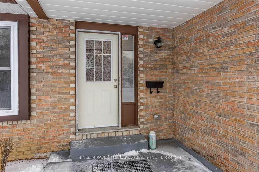 Photo 8 of 899 Ashdale Crescent W, Peterborough, Ashburnham Ward 4 — HOMEH