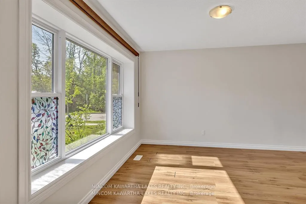 Photo 9 of 899 Ashdale Crescent W, Peterborough, Ashburnham Ward 4 — HOMEH