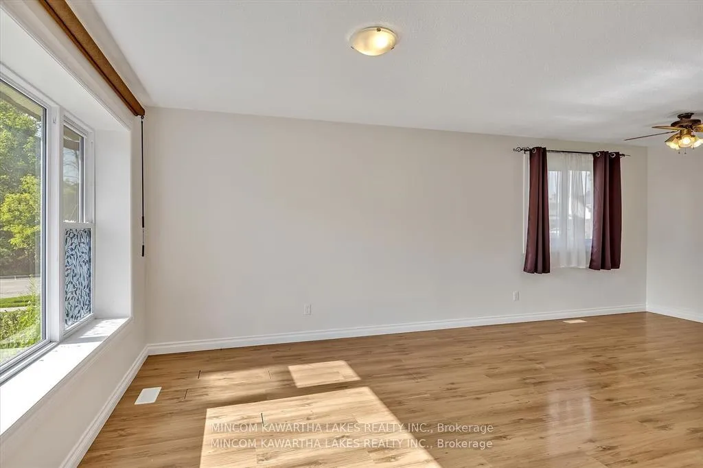 Photo 10 of 899 Ashdale Crescent W, Peterborough, Ashburnham Ward 4 — HOMEH