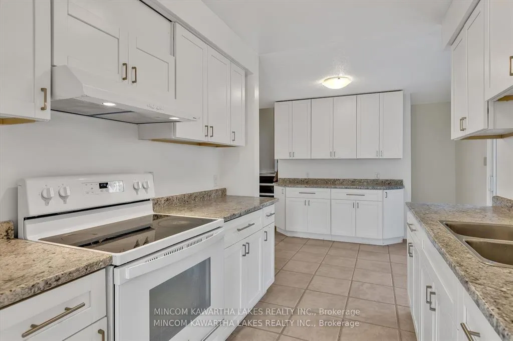 Photo 13 of 899 Ashdale Crescent W, Peterborough, Ashburnham Ward 4 — HOMEH