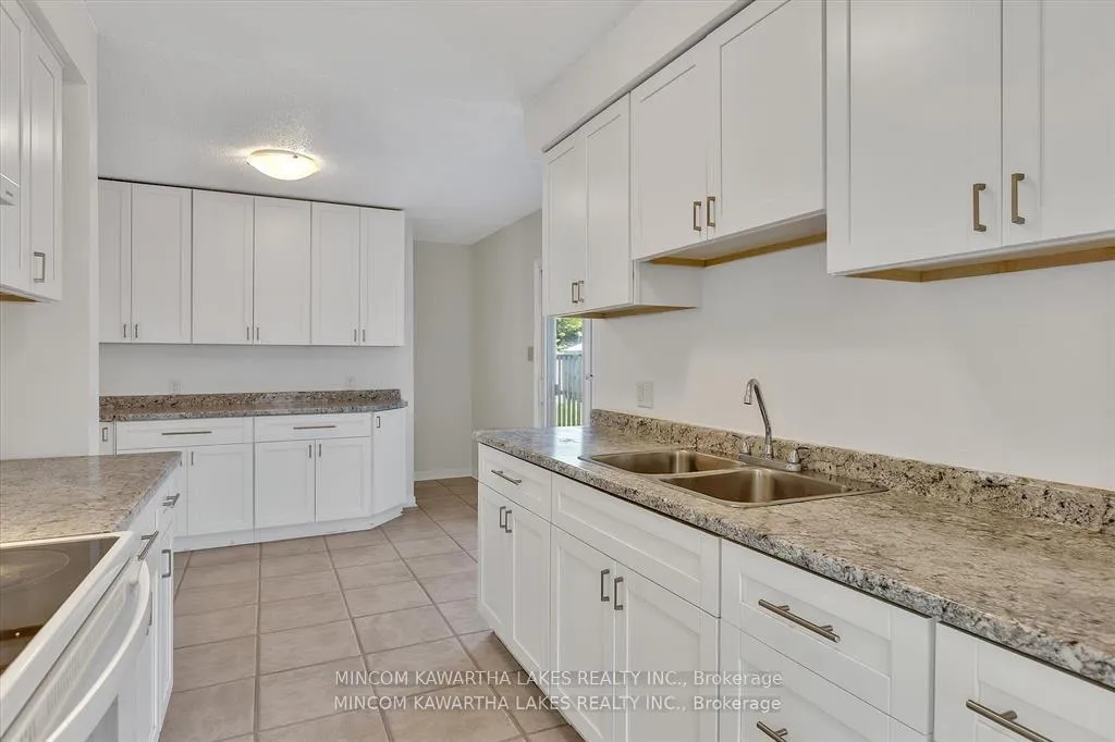 Photo 14 of 899 Ashdale Crescent W, Peterborough, Ashburnham Ward 4 — HOMEH