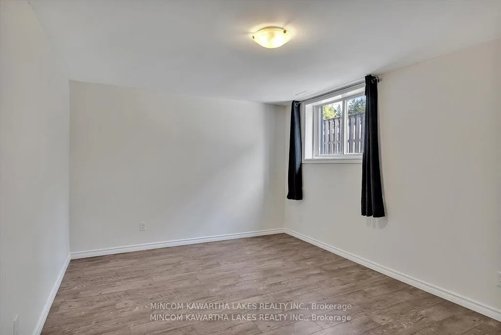 Photo 17 of 899 Ashdale Crescent W, Peterborough, Ashburnham Ward 4 — HOMEH