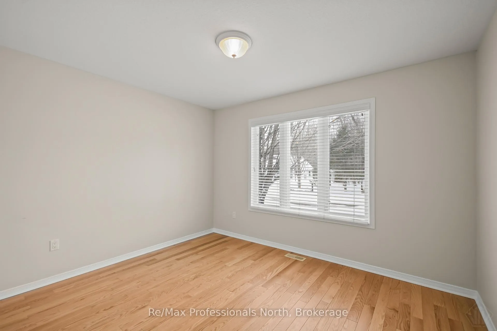Photo 6 of 111 Pineridge Gate, Gravenhurst, Muskoka (S) — HOMEH