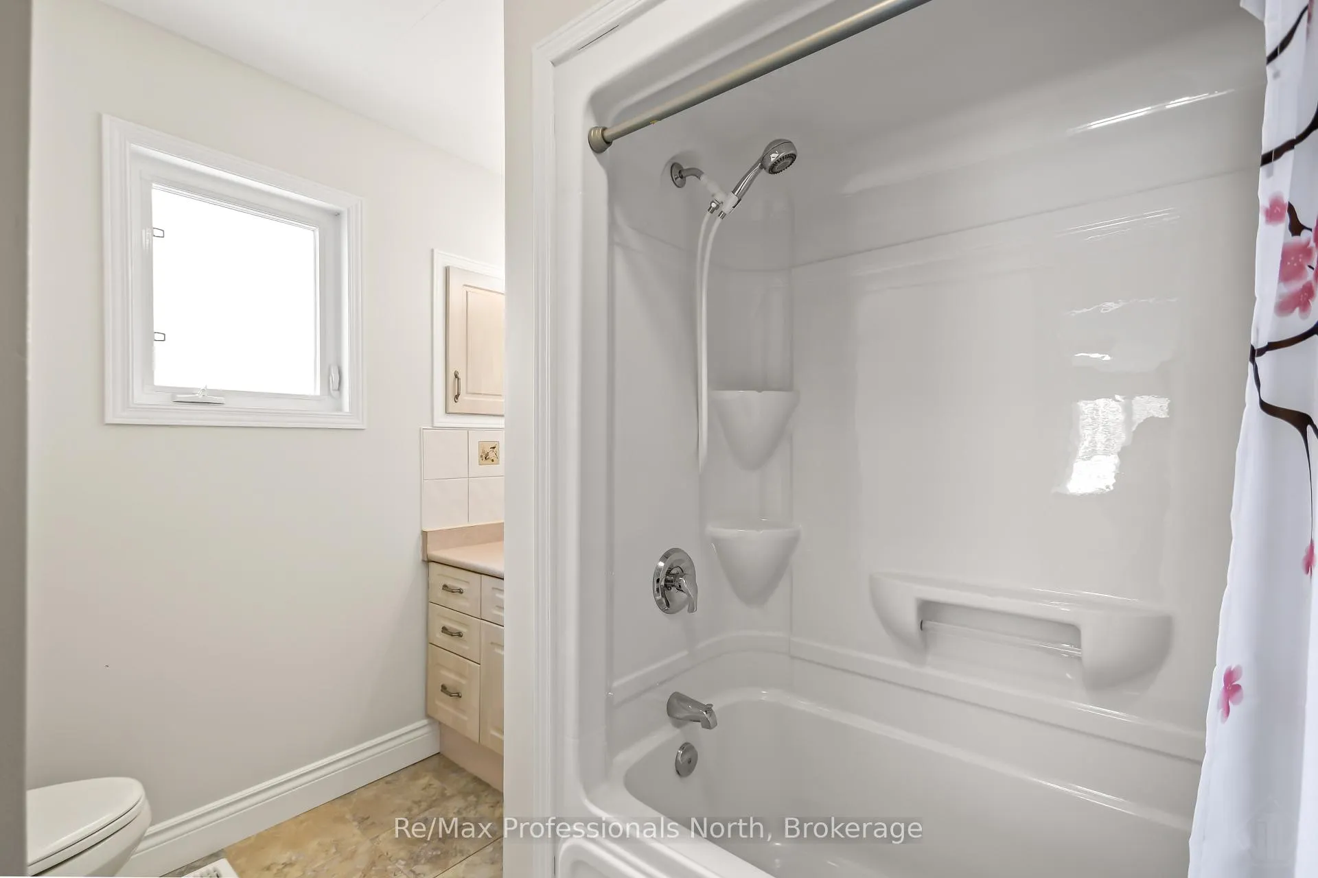 Photo 27 of 111 Pineridge Gate, Gravenhurst, Muskoka (S) — HOMEH