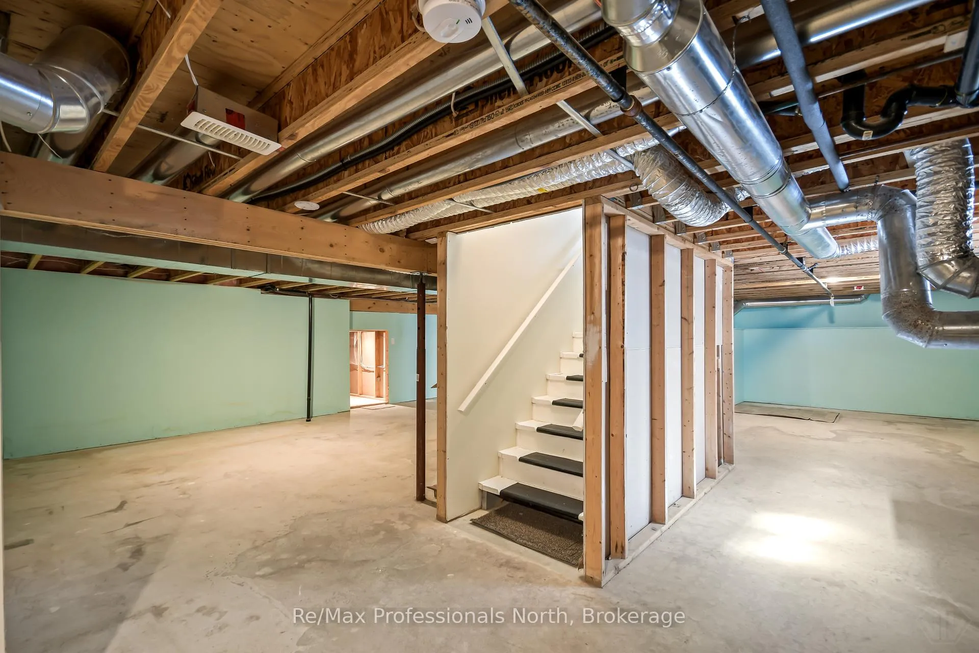 Photo 32 of 111 Pineridge Gate, Gravenhurst, Muskoka (S) — HOMEH