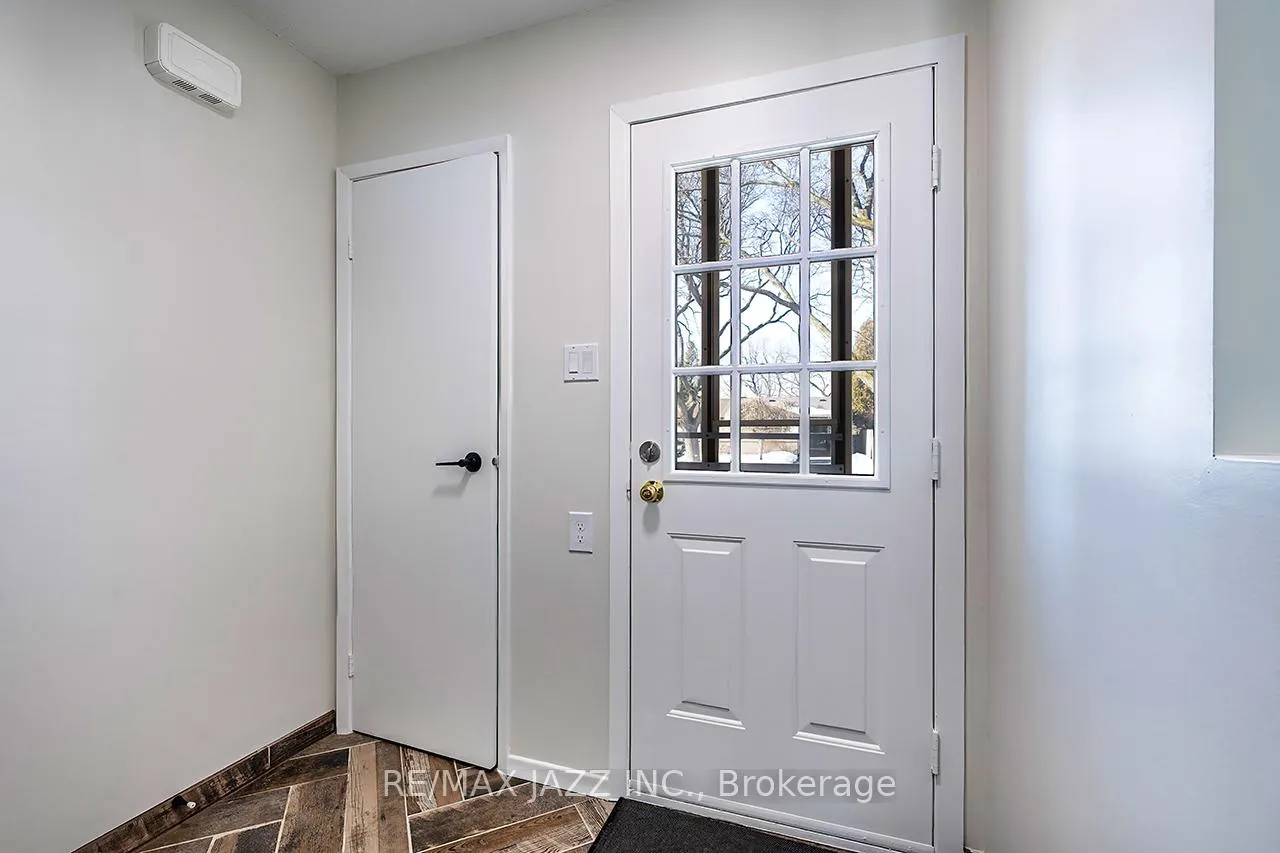 Photo 5 of 865 Derry Court, Oshawa, Vanier — HOMEH