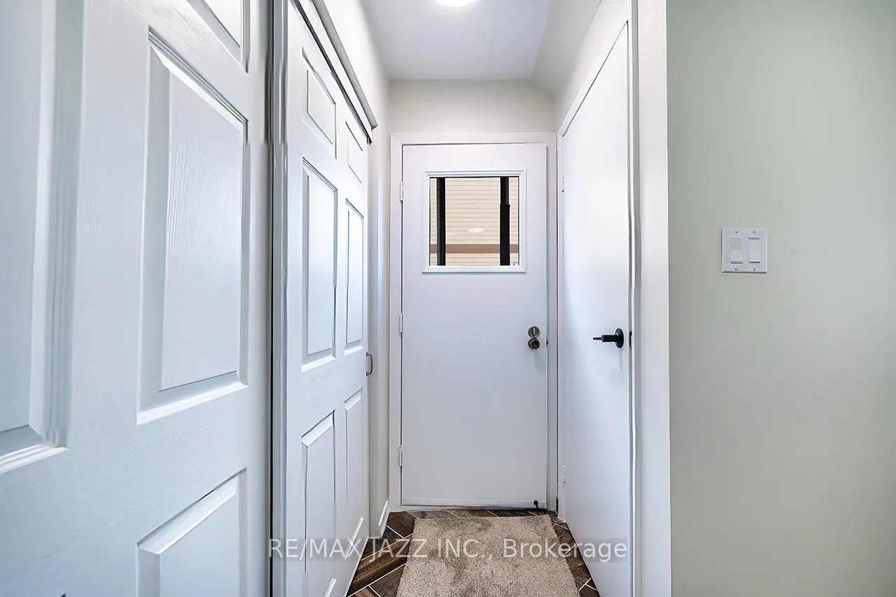 Photo 6 of 865 Derry Court, Oshawa, Vanier — HOMEH