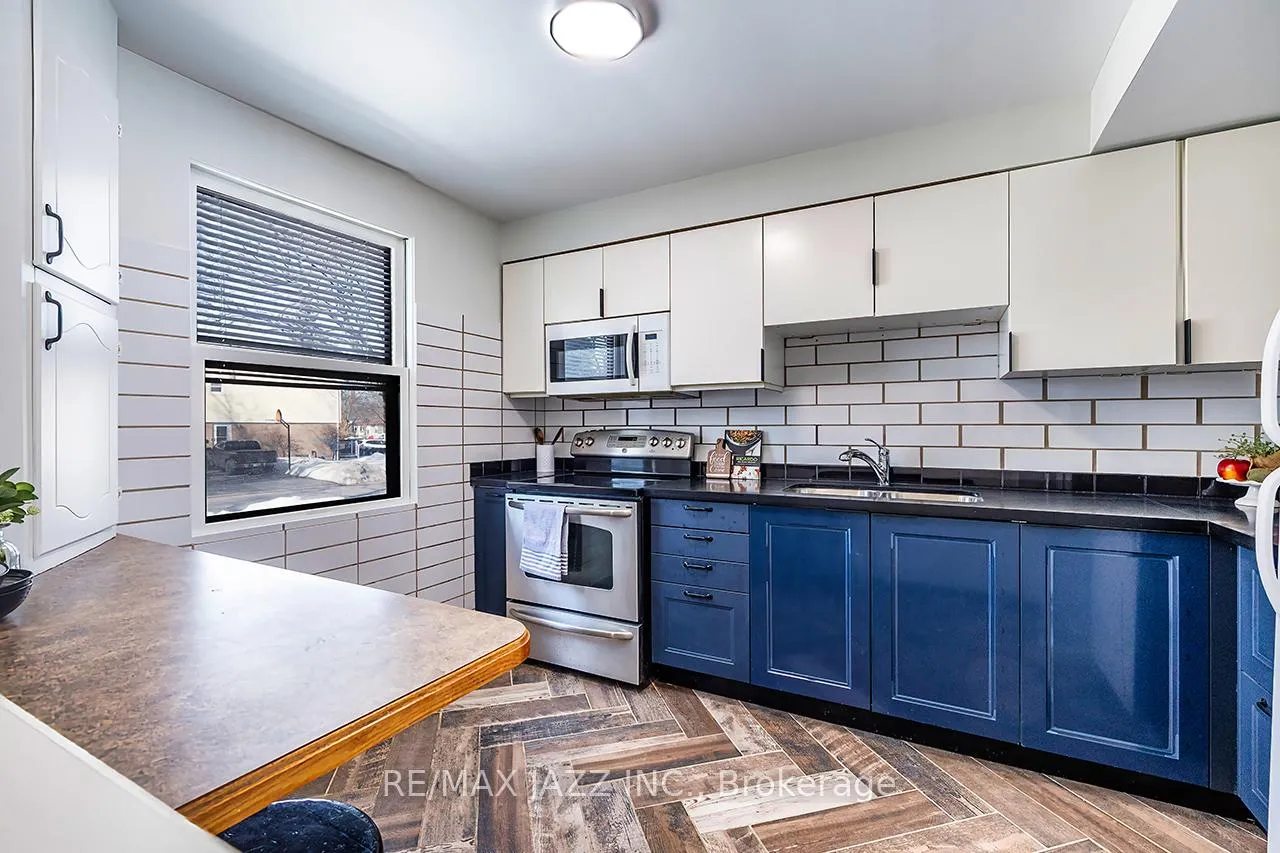 Photo 7 of 865 Derry Court, Oshawa, Vanier — HOMEH