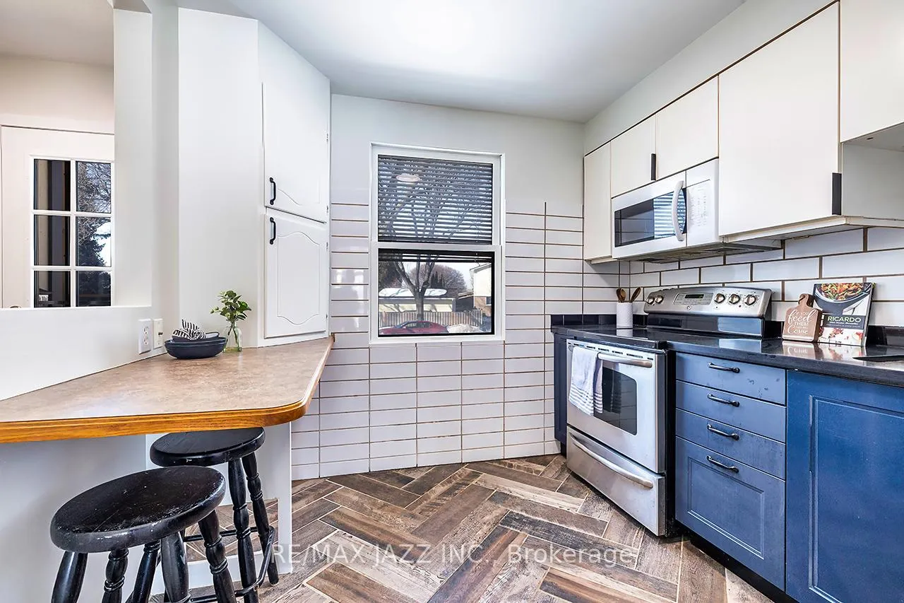 Photo 9 of 865 Derry Court, Oshawa, Vanier — HOMEH