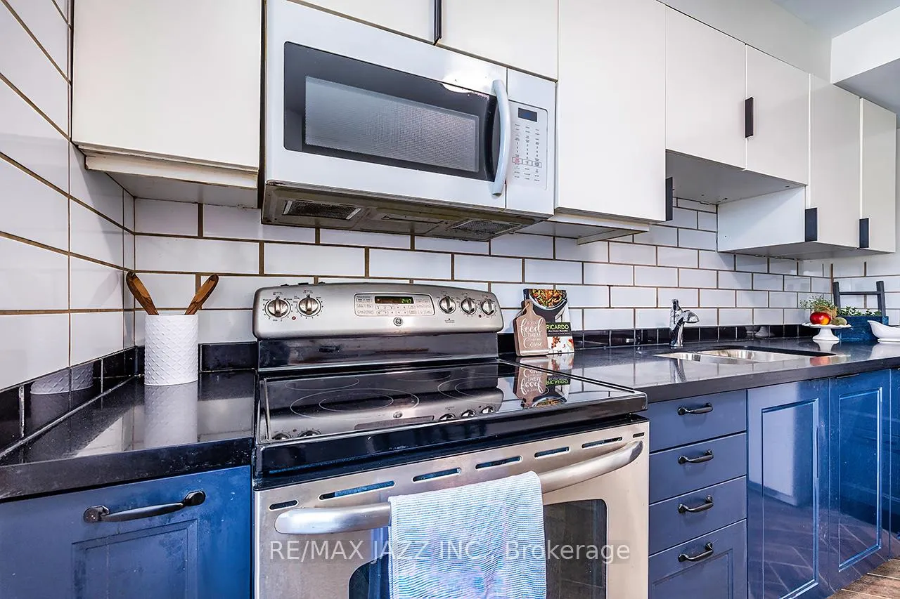 Photo 10 of 865 Derry Court, Oshawa, Vanier — HOMEH