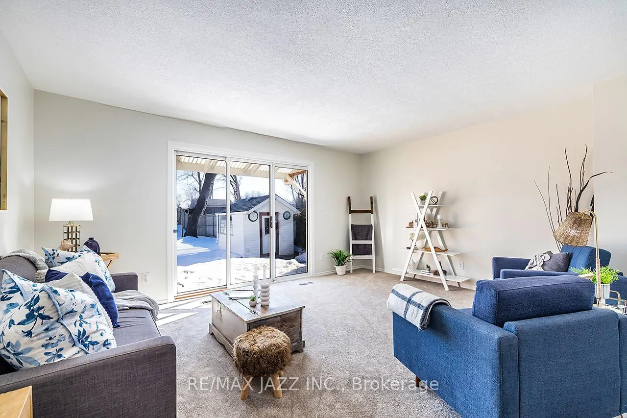 Photo 12 of 865 Derry Court, Oshawa, Vanier — HOMEH