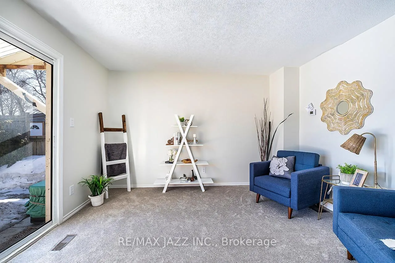 Photo 13 of 865 Derry Court, Oshawa, Vanier — HOMEH