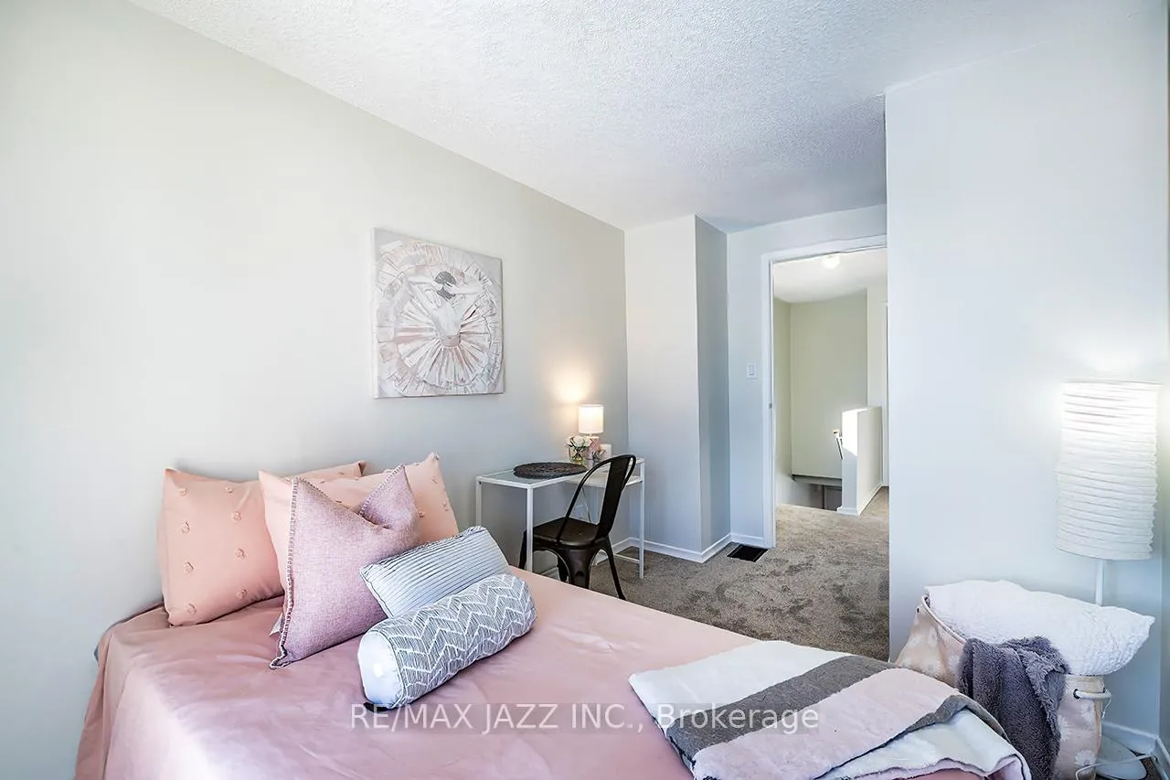 Photo 28 of 865 Derry Court, Oshawa, Vanier — HOMEH