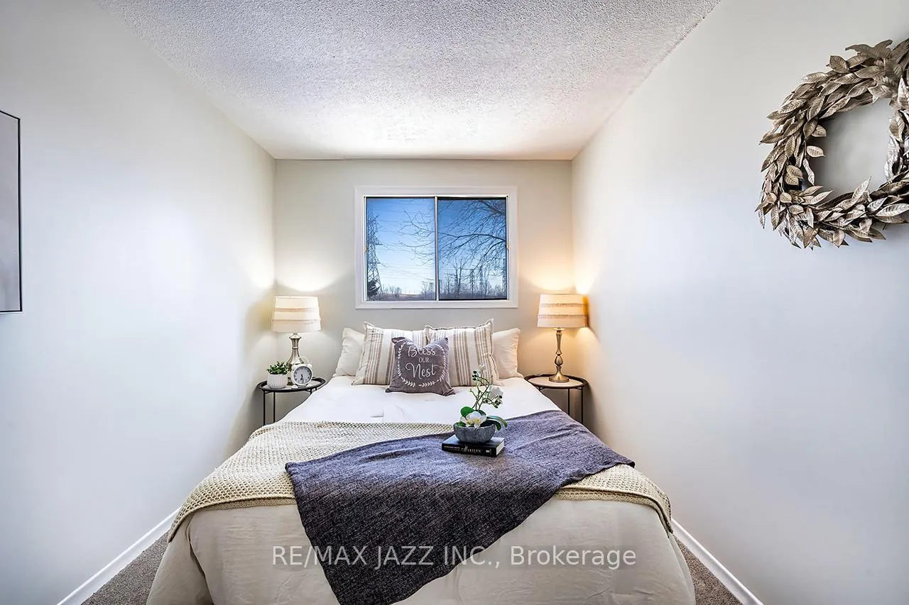 Photo 31 of 865 Derry Court, Oshawa, Vanier — HOMEH