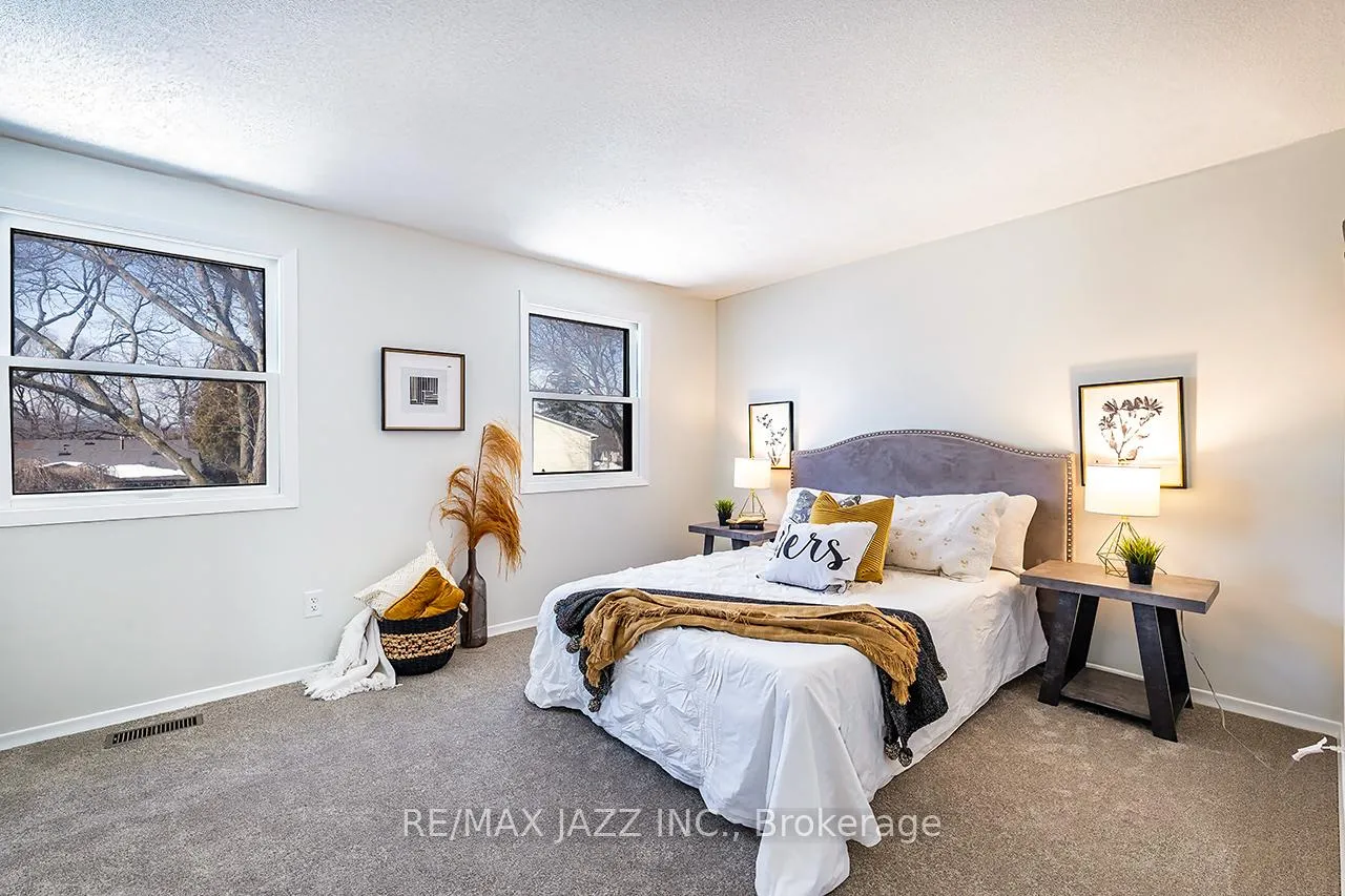 Photo 32 of 865 Derry Court, Oshawa, Vanier — HOMEH