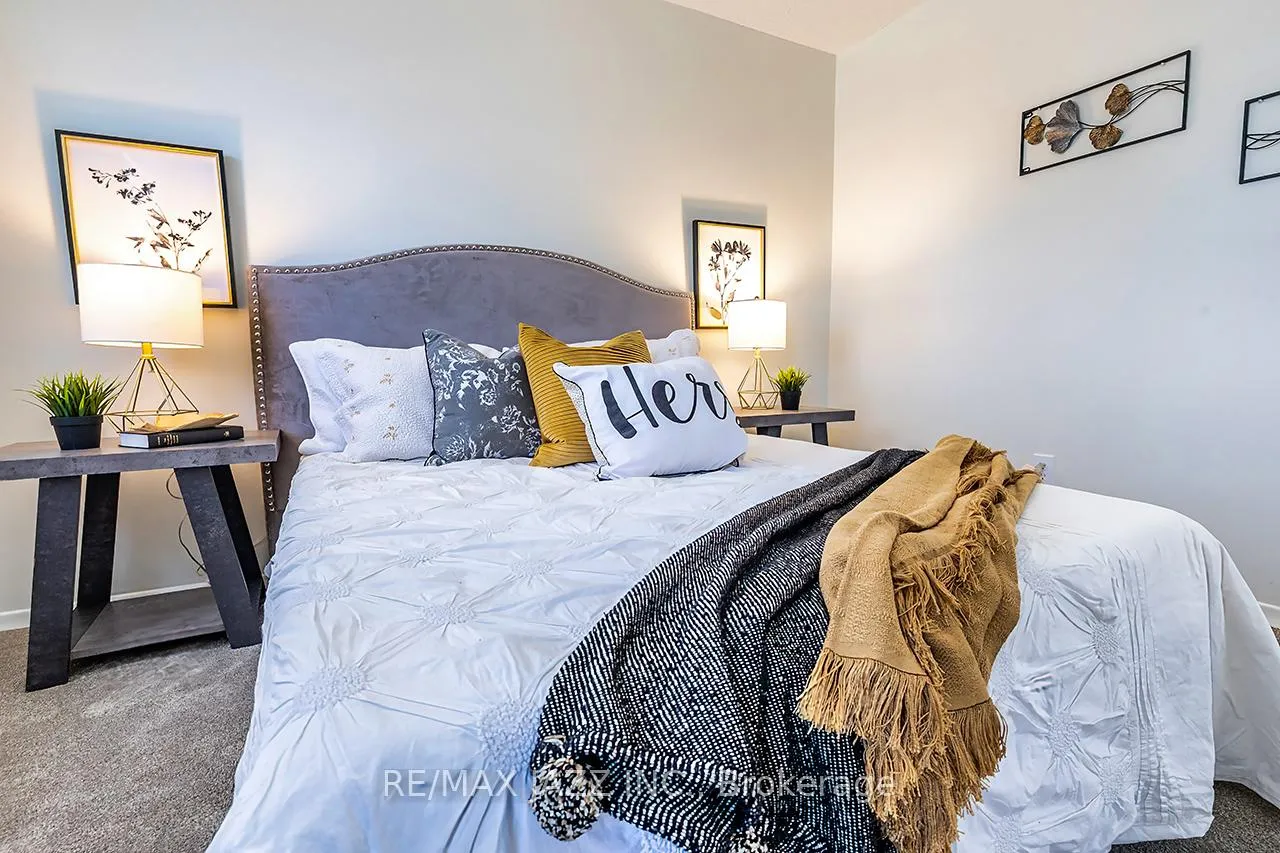 Photo 33 of 865 Derry Court, Oshawa, Vanier — HOMEH