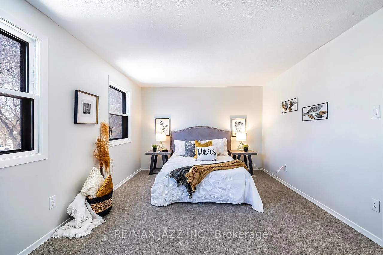 Photo 35 of 865 Derry Court, Oshawa, Vanier — HOMEH