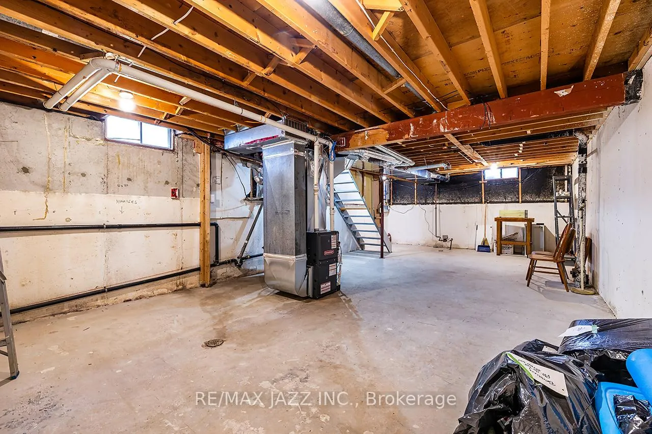 Photo 36 of 865 Derry Court, Oshawa, Vanier — HOMEH