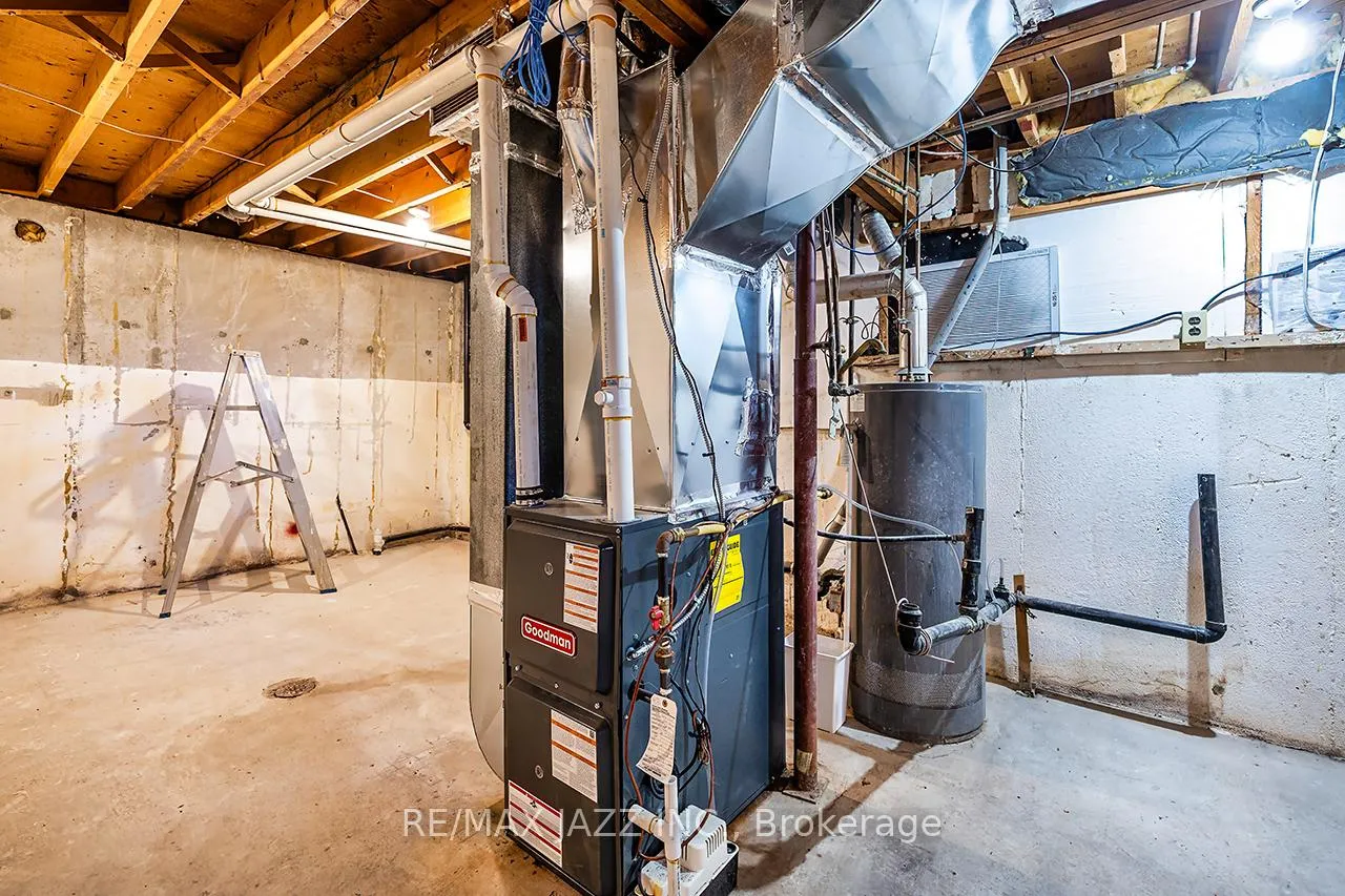 Photo 37 of 865 Derry Court, Oshawa, Vanier — HOMEH