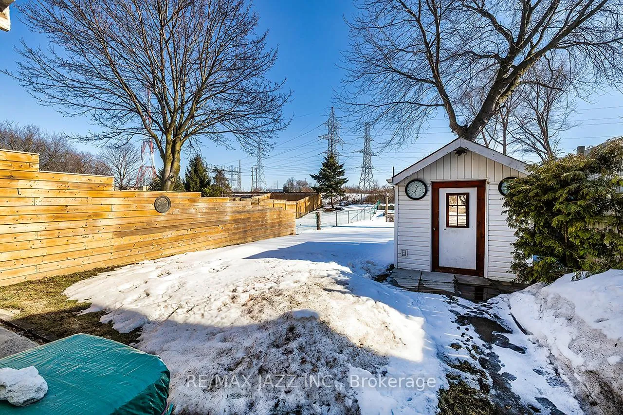 Photo 38 of 865 Derry Court, Oshawa, Vanier — HOMEH