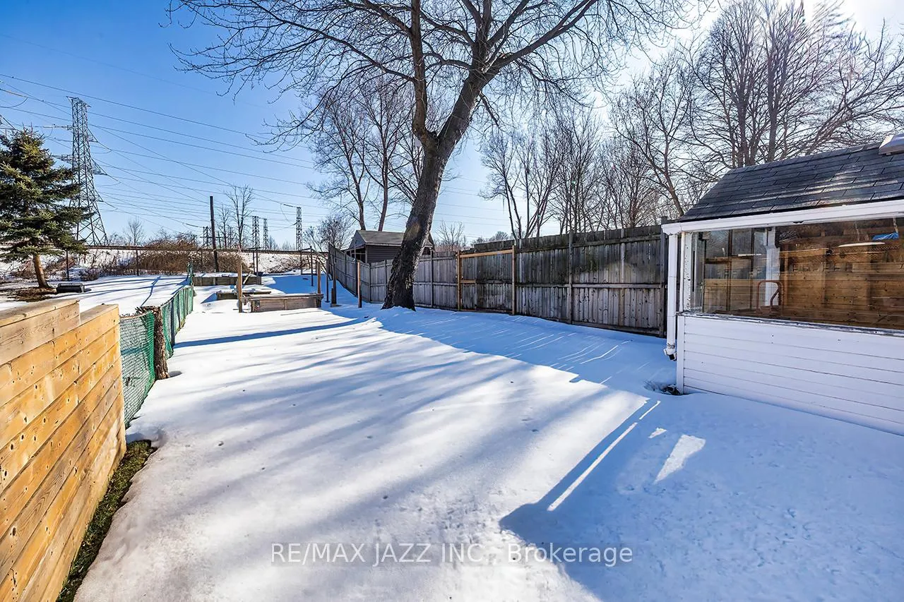 Photo 39 of 865 Derry Court, Oshawa, Vanier — HOMEH