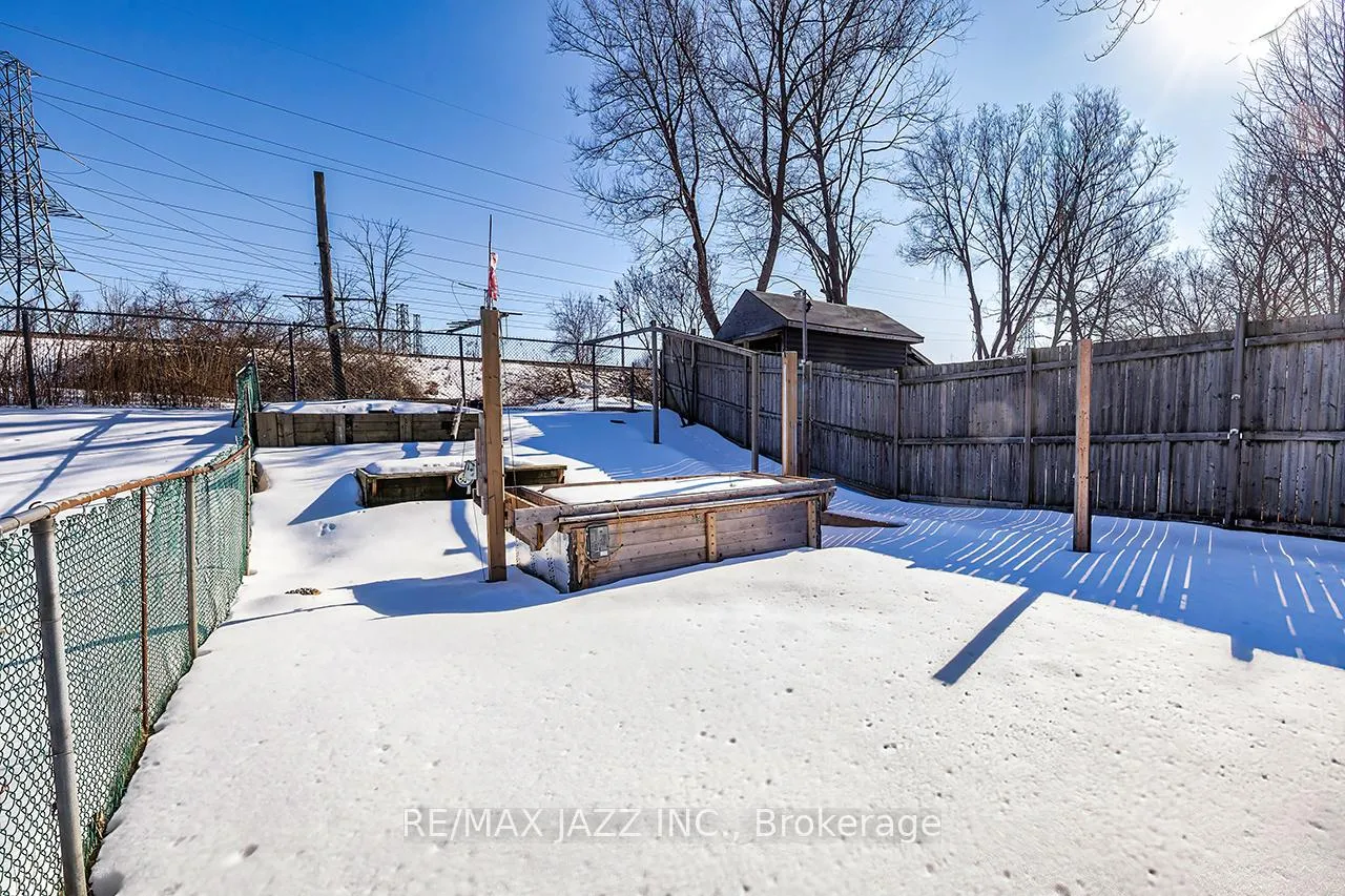 Photo 40 of 865 Derry Court, Oshawa, Vanier — HOMEH