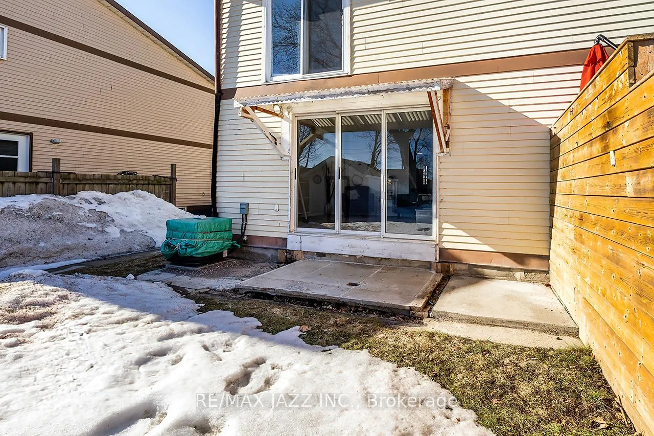 Photo 44 of 865 Derry Court, Oshawa, Vanier — HOMEH