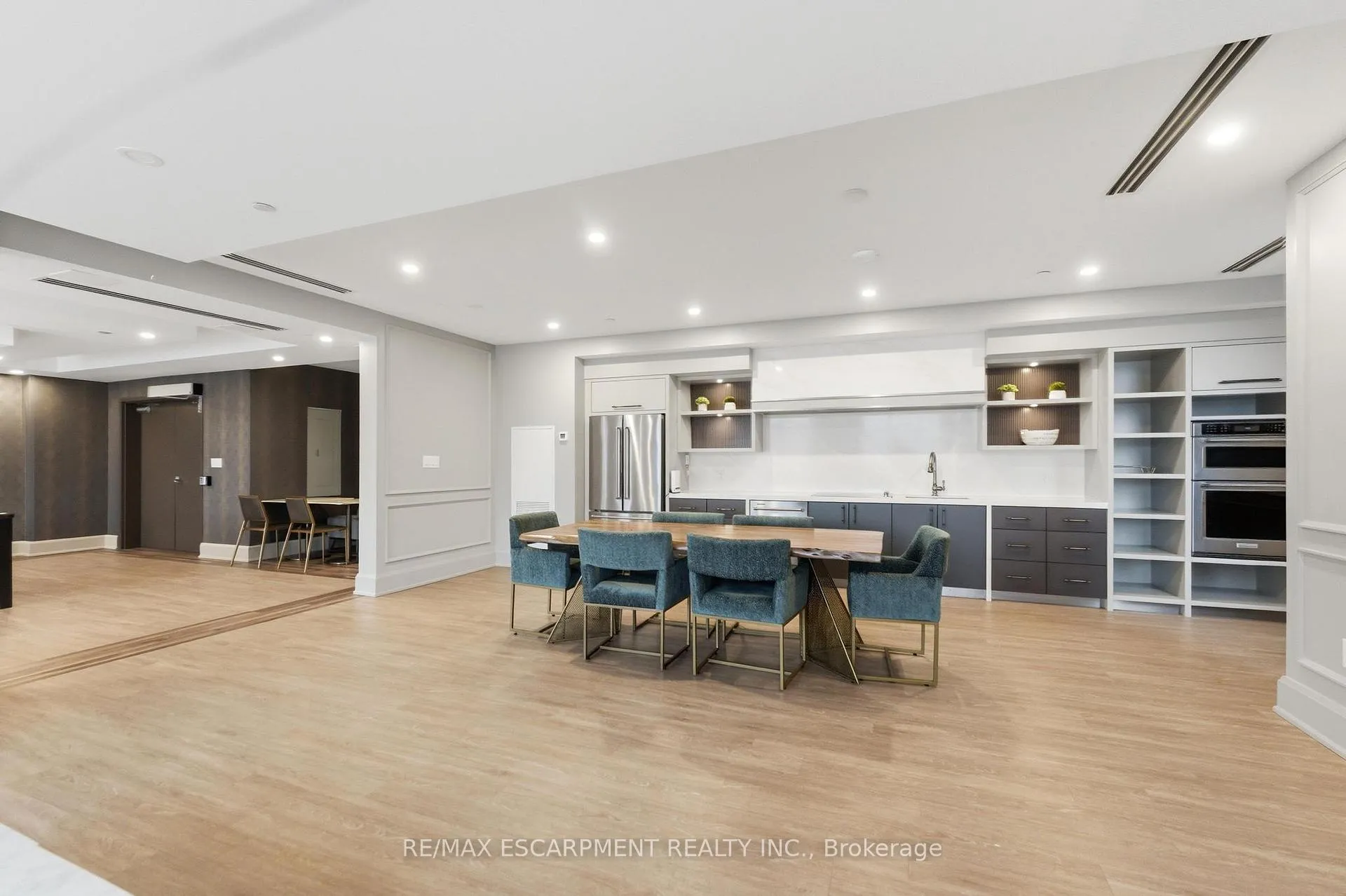 Photo 2 of Unit 1112, 460 Dundas Street E, Hamilton, Waterdown — HOMEH
